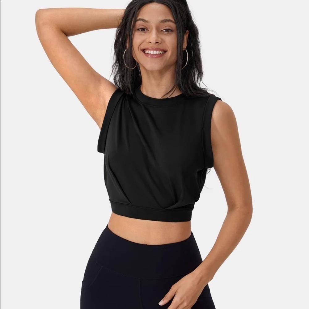 Crew Neck Sleeveless Cropped Yoga Tank Top (Black) size medium